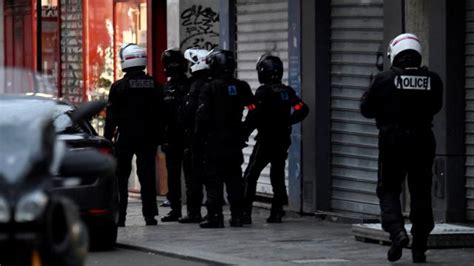 P­a­r­i­s­­t­e­ ­2­ ­k­a­d­ı­n­ı­ ­r­e­h­i­n­ ­a­l­a­n­ ­s­a­l­d­ı­r­g­a­n­ ­g­ö­z­a­l­t­ı­n­a­ ­a­l­ı­n­d­ı­